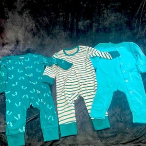 NewHanes 0-6 month onzies